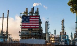 Refinería de petróleo 'El Tesoro', en Carson (California). Alamy