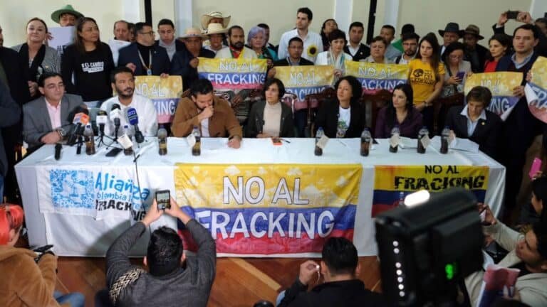 Jóvenes ambientalistas recogieron más de 170 mil firmas para prohibir el fracking en colombia
