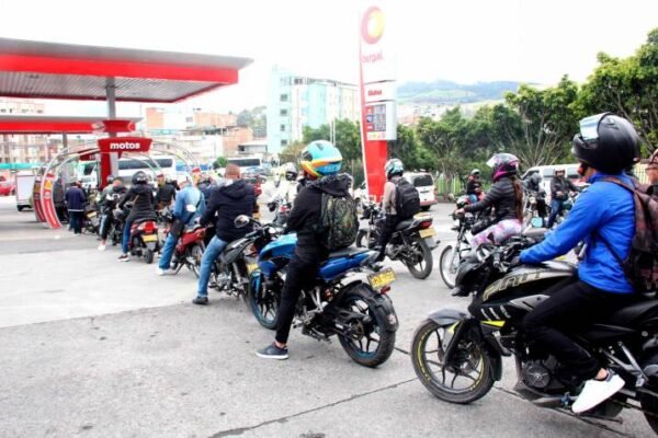 Temor en nariño por posible falta de gasolina dispara precios de los pasajes