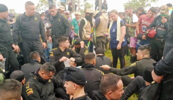 Tras Dos Dias De Tension Liberan A Policias Y Empleados Retenidos Por Guardia Campesina En Campo Petrolero