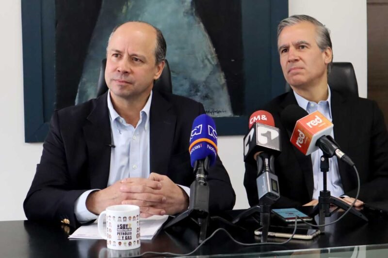 Francisco josé lloreda mera deja la presidencia de la asociación colombiana del petróleo y gas